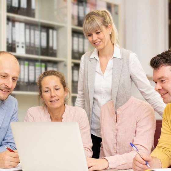 Team bespricht aktuelle Studien zur Stoßwellentherapie